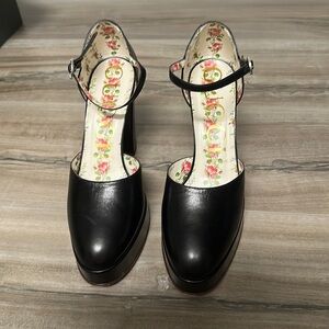 Gucci Black Platform Pumps size 8.5